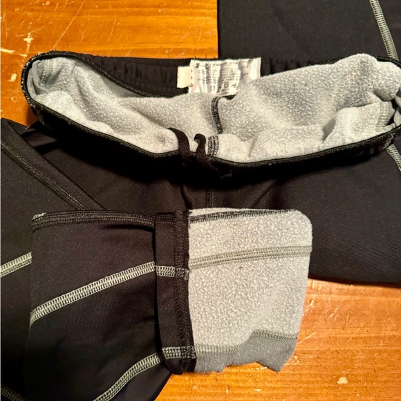 Set of 2! Men’s Under Armour compression leggings-1 Hot/ 1 Cold, size Small - Picture 4 of 6